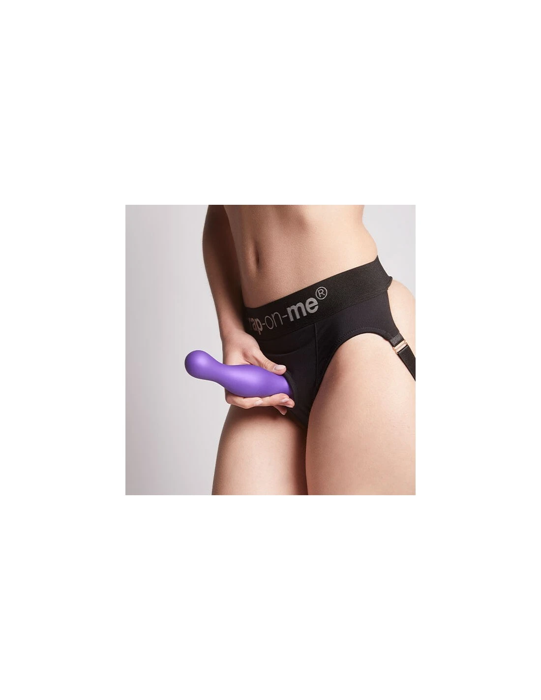 Strap-on-me Dildo Plug Curvy Metallic Purple M 2 Strap-on-me Dildo Plug Curvy Metallic Purple M - Afbeelding 2